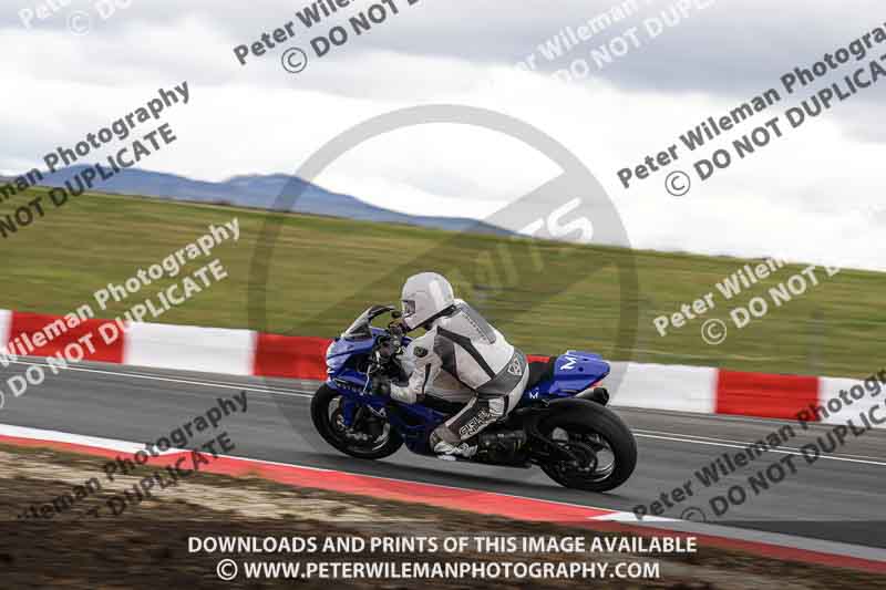 cadwell no limits trackday;cadwell park;cadwell park photographs;cadwell trackday photographs;enduro digital images;event digital images;eventdigitalimages;navarra;no limits trackdays;peter wileman photography;racing digital images;trackday digital images;trackday photos
